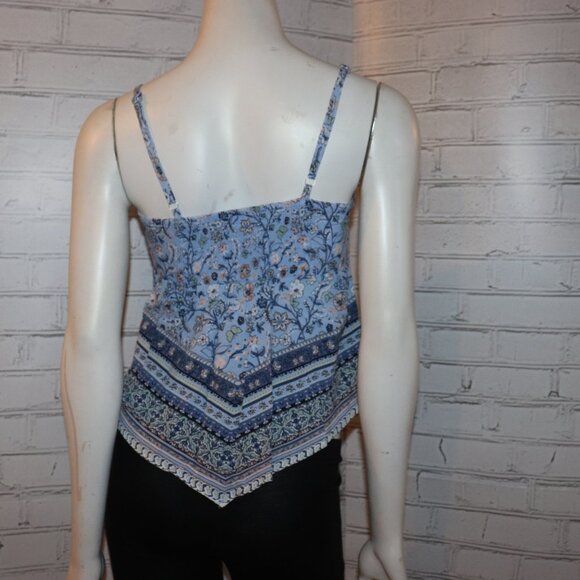 🌼💙 Blue Floral Cropped Tank · Size XS · No Boundaries - Picture 3 of 5